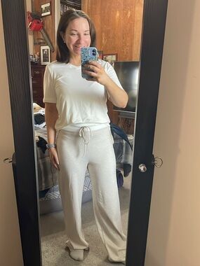 NWOT Showitty lounge set